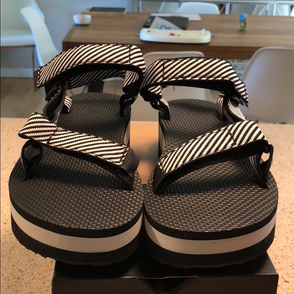 teva candy stripe black